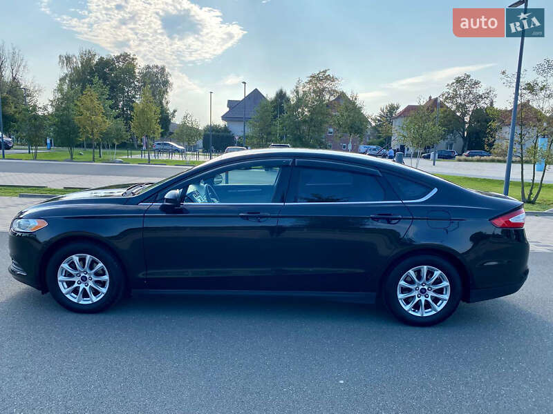 Седан Ford Fusion 2014 в Ужгороді