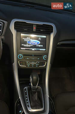 Седан Ford Fusion 2015 в 