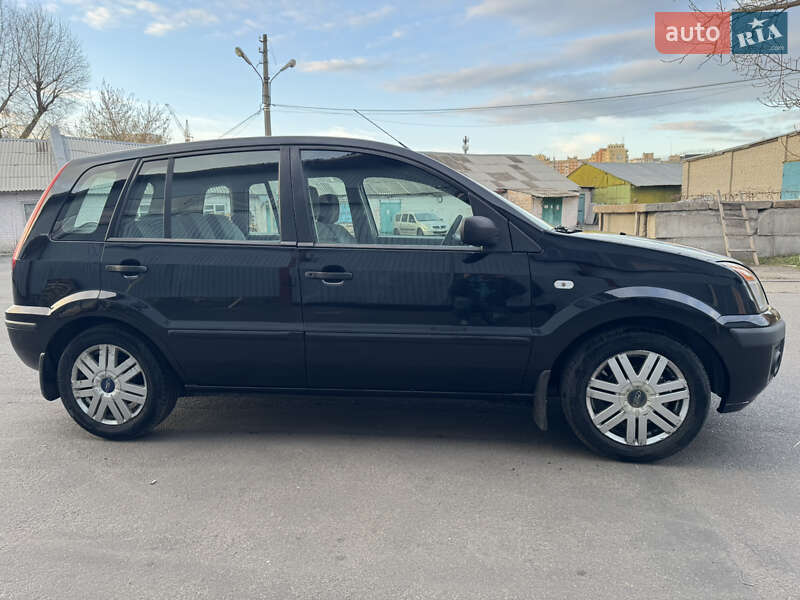 Хэтчбек Ford Fusion 2003 в Киеве
