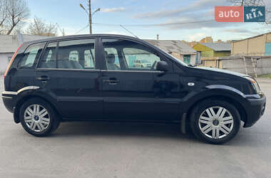 Хэтчбек Ford Fusion 2003 в 