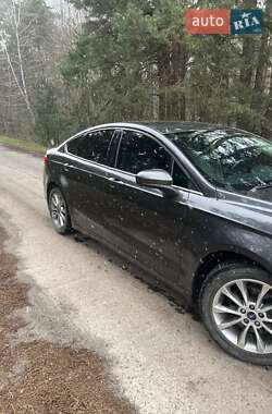Седан Ford Fusion 2016 в 