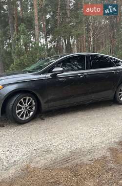 Седан Ford Fusion 2016 в 