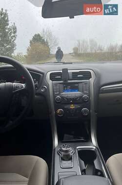 Седан Ford Fusion 2016 в 