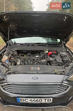 Седан Ford Fusion 2016 в 