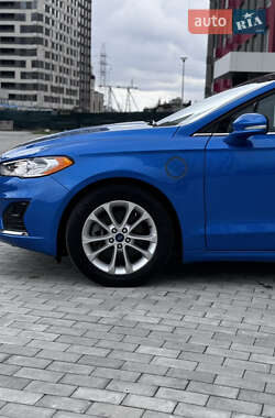 Седан Ford Fusion 2020 в 
