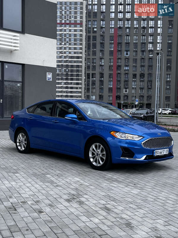 Седан Ford Fusion 2020 в 