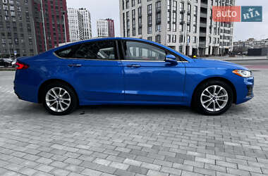 Седан Ford Fusion 2020 в 
