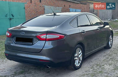 Седан Ford Fusion 2013 в 