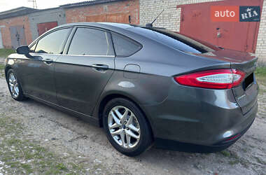 Седан Ford Fusion 2013 в 
