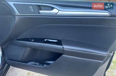 Седан Ford Fusion 2013 в 