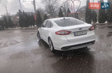 Седан Ford Fusion 2013 в 