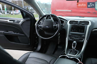 Седан Ford Fusion 2015 в 