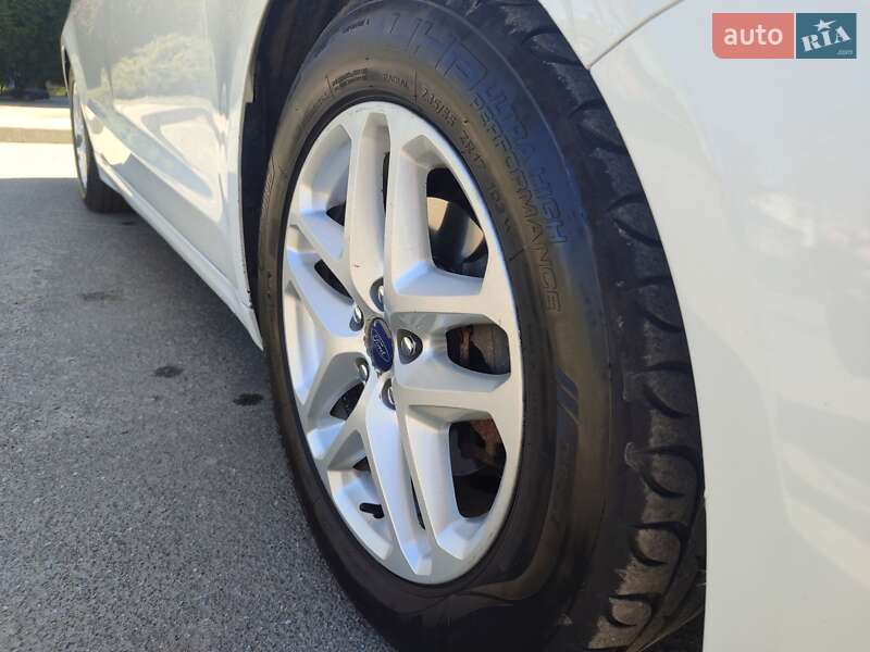 Седан Ford Fusion 2015 в Сумах