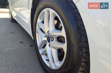 Седан Ford Fusion 2015 в 