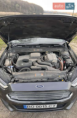 Седан Ford Fusion 2016 в 