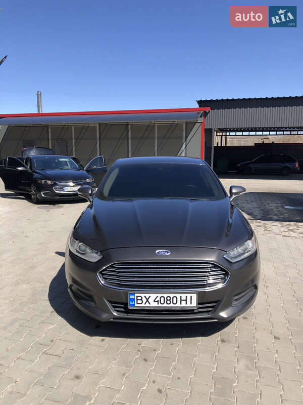 Седан Ford Fusion 2015 в Полонному