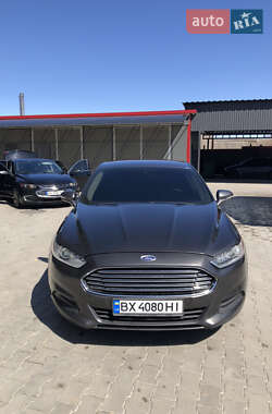 Седан Ford Fusion 2015 в 