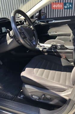 Седан Ford Fusion 2015 в 