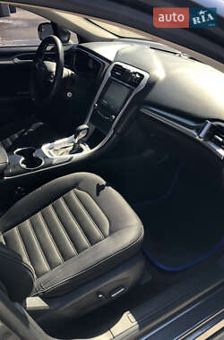 Седан Ford Fusion 2015 в 