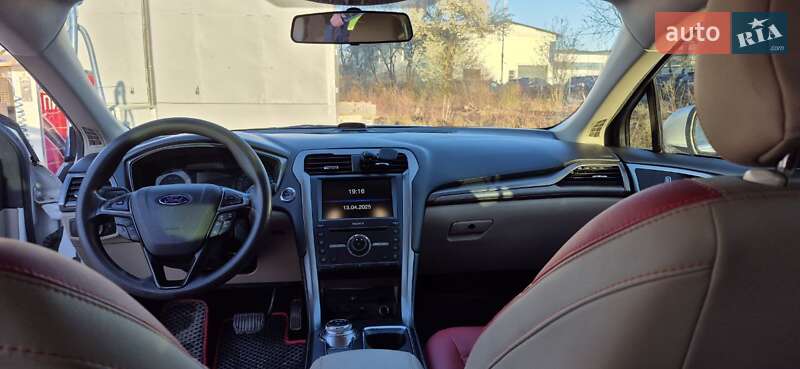 Седан Ford Fusion 2016 в Івано-Франківську