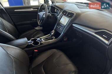 Седан Ford Fusion 2015 в 