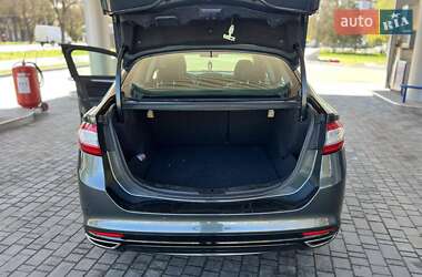 Седан Ford Fusion 2015 в 