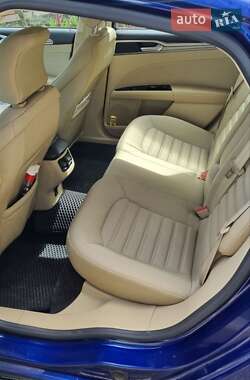 Седан Ford Fusion 2015 в 