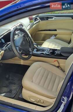 Седан Ford Fusion 2015 в 
