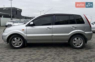 Хэтчбек Ford Fusion 2011 в 
