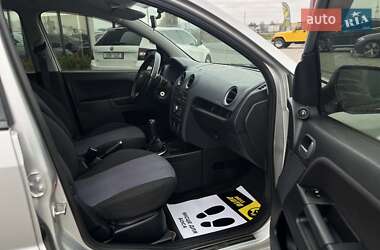 Хэтчбек Ford Fusion 2011 в 