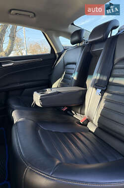 Седан Ford Fusion 2017 в 