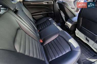 Седан Ford Fusion 2016 в 