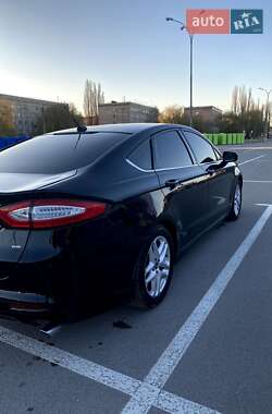 Седан Ford Fusion 2015 в 