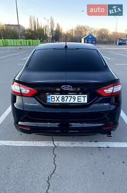 Седан Ford Fusion 2015 в 