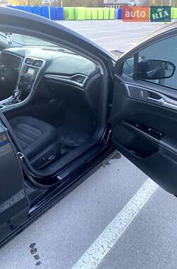 Седан Ford Fusion 2015 в 