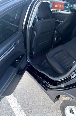Седан Ford Fusion 2015 в 