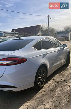 Седан Ford Fusion 2016 в 