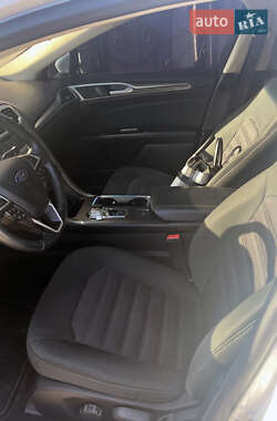 Седан Ford Fusion 2016 в 