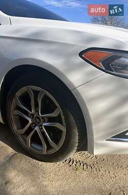 Седан Ford Fusion 2016 в 