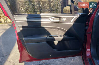 Седан Ford Fusion 2015 в 