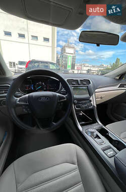Седан Ford Fusion 2018 в 