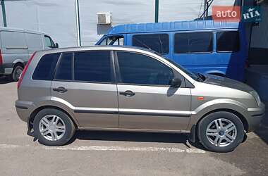 Хэтчбек Ford Fusion 2004 в 