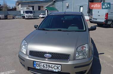 Хэтчбек Ford Fusion 2004 в 