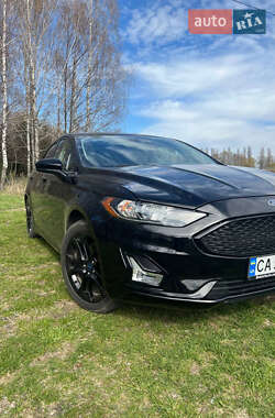 Седан Ford Fusion 2019 в 