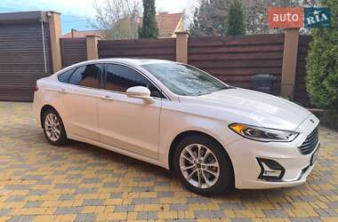 Седан Ford Fusion 2019 в 