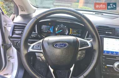 Седан Ford Fusion 2019 в 