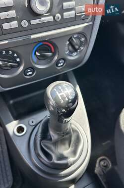 Хэтчбек Ford Fusion 2009 в 