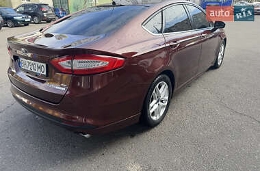 Седан Ford Fusion 2015 в 