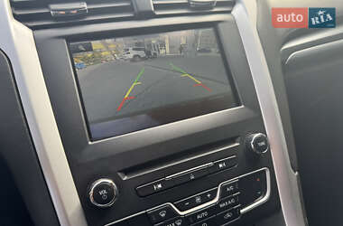 Седан Ford Fusion 2015 в 