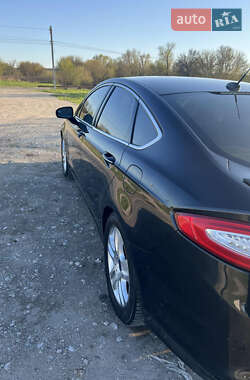 Седан Ford Fusion 2013 в 